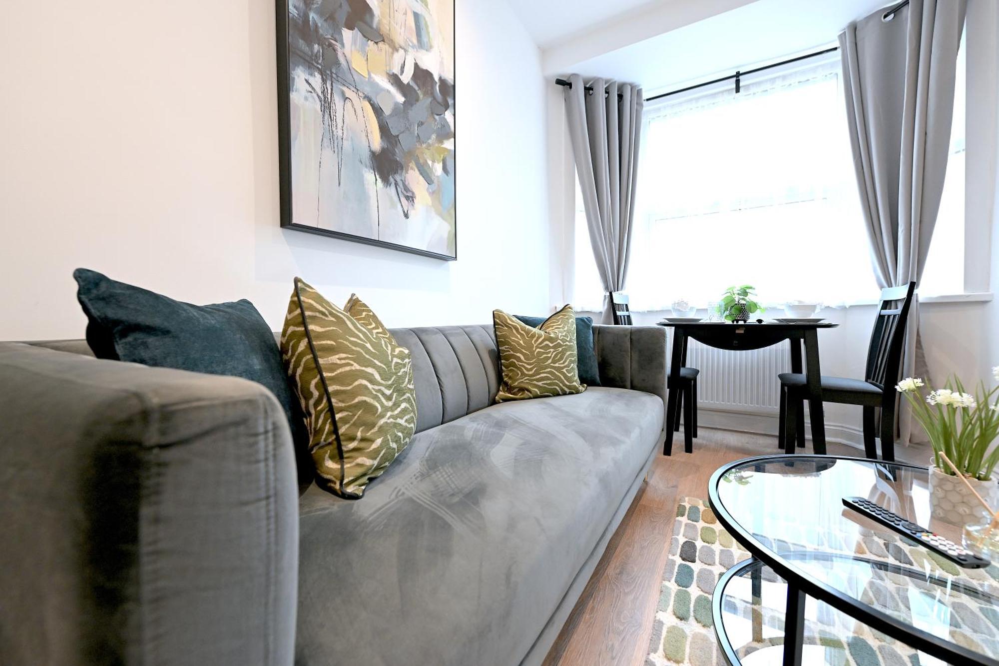 Bright & Large 3 Bed Flat In Appartamento